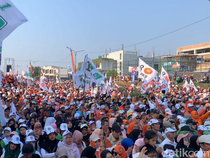 Cak Imin di depan massa pendukung Anies-Cak Imin di Depok, Jawa Barat, 28 Oktober 2023. (Mulia Budi/detikcom)