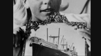 Terry Jo Duperrault berusia 11 tahun, dia dan keluarganya melakukan perjalanan perahu ke Bahama yang dikapteni Julian Harvey. Apa yang tidak diketahui oleh keluarga Duperrault adalah sang kapten berencana membunuh istrinya yang ikut dalam perjalanan demi polis asuransi. Julian membunuh istri dan keluarga Duperrault kecuali Terry Jo, yang diselamatkan di laut setelah menghabiskan waktu berhari-hari melawan cuaca. Dia hampir mati ketika ditemukan. Setelah mendengar Terry masih hidup Julian bunuh diri. Foto: Ranker