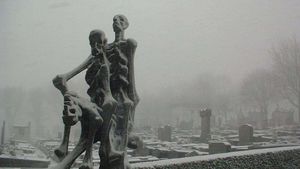 Bukan Hantu, Tapi Tetap Saja Foto Ini Bikin Merinding