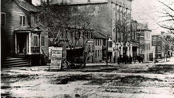 Fords Theatre di Washington, DC dan foto ini memperlihatkan tempat pertunjukan The Octoroon yang dibatalkan. Sehari sebelumnya, Presiden AS Abraham Lincoln ditembak saat menghadiri pertunjukan Our American Cousin bersama istrinya di sini pada 14 April 1865. Foto: Ranker