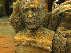 Bukan Hantu, Tapi Tetap Saja Foto Ini Bikin Merinding