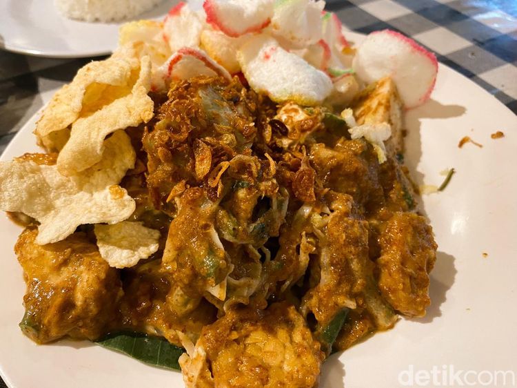 Gado-gado Racikan Mak Gobang yang Terkenal di BSD