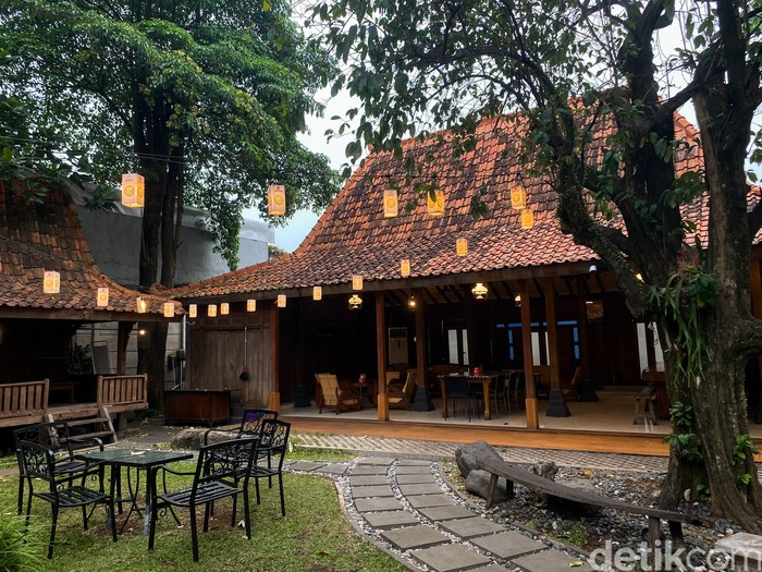 Gado Gado Mak Gobang, restoran Jawa dengan rumah Joglo di BSD