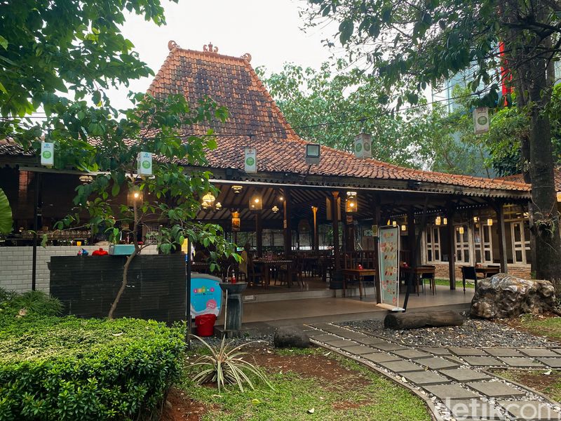 Gado Gado Mak Gobang, restoran Jawa dengan rumah Joglo di BSD
