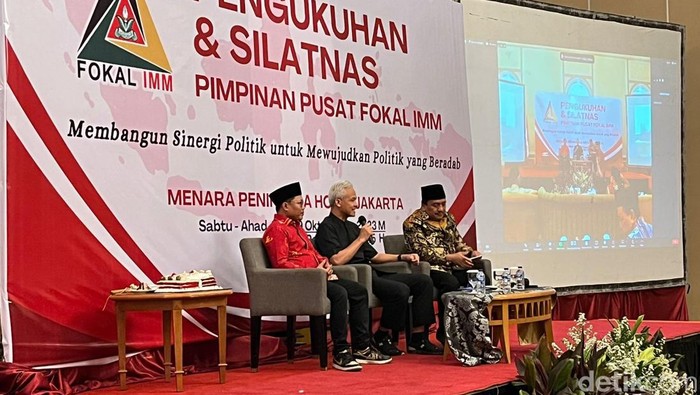 Ganjar dalam acara Pengukuhan dan Silatnas Pimpinan Pusat Fokal IMM, di Hotel Peninsula, Jakarta Barat, Sabtu (28/10/2023). Foto: Anggi/detikcom