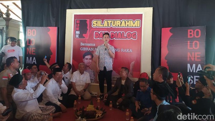 Bacawapres dari Koalisi Indonesia Maju (KIM) Gibran Rakabuming Raka menghadiri silaturahmi dan dialog di Joglo Jembar Keji Muntilan, Magelang, Sabtu (28/10/2023).