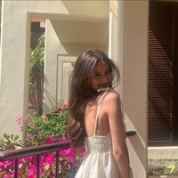 Selalu tampil cantik, potret Leya saat sedang menoleh dan tersenyum ini memang bikin terpana. Unggahan-unggahannya di Instagram pun kerap banjir pujian netizen. Foto: Instagram/@harleyavaprincy