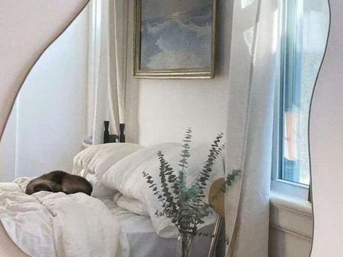 Cermin Berbentuk Unik