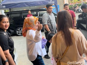 Iriana Jokowi Kasih Jempol Usai Nonton Jan Ethes Tanding Basket di Solo