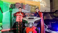 Dalam Halloween Party kali ini, Sandi Pranata dan Yudi Hartoyo selaku owner menyerahkan sebuah motor gede atau moge sebagai hadiahnya. Selain kostum terbaik, ada juga hadiah lainnya untuk Best Content At Social Media dan Big Spender.