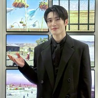 Sebelumnya perwakilan Prada mengungkap alasan memilih Jaehyun NCT sebagai brand ambassador. Bintang drama Korea Dear M. itu dinilai memiliki aura mahal dan visual mewah. Dia pun menjadi artis Korea pertama yang muncul dalam campaign global Prada Spring/Summer 2023. Foto: dok. Twitter @NCTsmtown