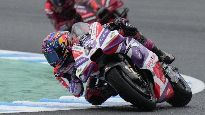 Spains Jorge Martin, front, steers his motorcycle, chased by Italys Francesco Bagnaia, on his way to winning the MotoGP race of Japanese Motorcycle Grand Prix at the Twin Ring Motegi circuit in Motegi, north of Tokyo Sunday, Oct. 1, 2023.(AP Photo/Shuji Kajiyama)