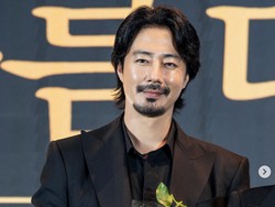 8 Foto Jo In Sung Punya Janggut dan Kumis Tebal, Balas Komentar Nyinyir