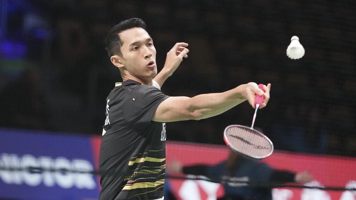 Indonesias Jonatan Christie in action against Taiwans Tien Chen Chou in the mens singles match at the Denmark Open in badminton in Jyske Bank Arena in Odense, Denmark, Wednesday, Oct. 18, 2023. (Claus Fisker/Ritzau Scanpix via AP)