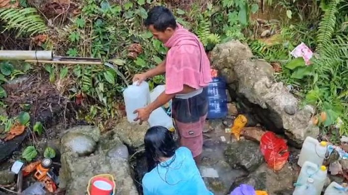Warga di Kabupaten Luwu Timur, Sulawesi Selatan (Sulsel) kesulitan air bersih imbas kemarau panjang.