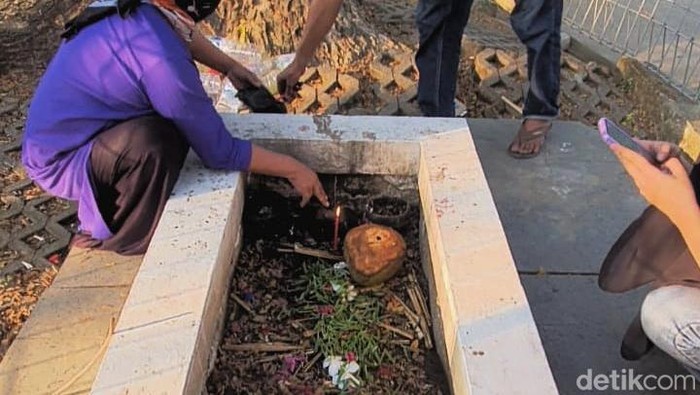 Makam Tujua di Karebosi