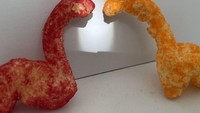 Bukan hanya nugget ayam, ada netizen yang mendapatkan camilan berbentuk dinosaurus. Merasa penemuannya langka ia menawarkan harga Rp 15,9 juta bagi yang ingin membelinya. Foto: Delish