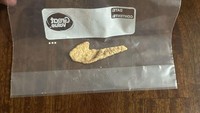 Seorang pengguna eBay mengunggah keripik dengan varian kayumanis yang berbentuk logo sebuah merek sepatu. Ia mencoba menjualnya seharga Rp 31,8 juta. Foto: Delish