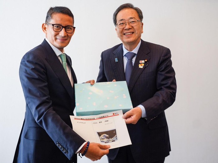 Menparekraf Sandiaga Uno bertemu dengan Menteri Pertanahan, Infrastruktur, Transportasi, dan Pariwisata Jepang Tetsuo Saito di Tokyo Prince Hotel 3-Chome-3-1 Shibakoen, Minato City, Tokyo, Jepang, Sabtu (28/10/2023).