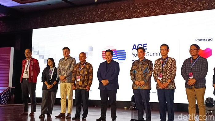 Menteri BUMN, Erick Thohir, menghadiri Asian Creative & Digital Economy Youth Summit di Taman Mini Indonesia Indah