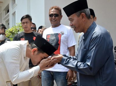 Momen Gibran Sowan ke Gus Ali di Watucongol Gunungpring Muntilan