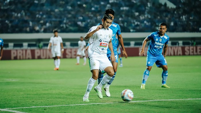 Momen laga Persib vs PSS, Sabtu (28/10/2023), yang dimenangkan Maung Bandung dengan skor 4-1.