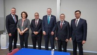Zulhas juga melakukan pertemuan bilateral dengan Secretary General OECD Mathias Cormann dan turut membahas aksesi Indonesia menjadi anggota OECD. Zulhas turut didampingi Direktur Jenderal Perundingan Perdagangan Internasional Djatmiko, Staf Khusus Mendag Bara Hasibuan, dan Dubes RI untuk Jepang Heri Akhmadi.