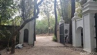Setelah tur selesai traveler bisa mengambil foto di bangunan luar ini, mulai dari bangunan rumah, pahatan-pahatan unik, hingga jalan keluar museum memiliki keindahan yang bisa dijadikan spot foto cantik.  