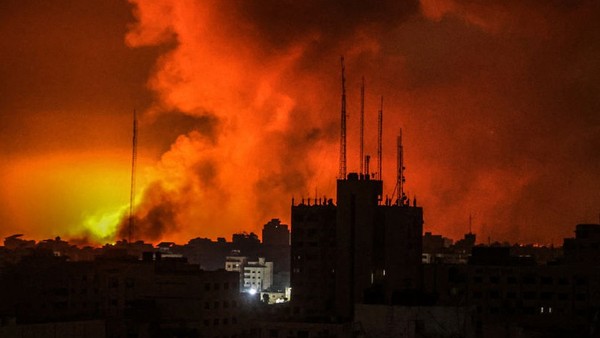 Israel Gencarkan Pengeboman di Gaza, Perluas Operasi Darat