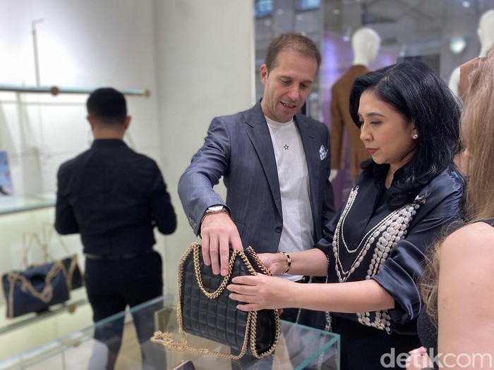 Pembukaan Butik Stella McCartney di Plaza Senayan Jakarta, Jumat (27/10/2023).