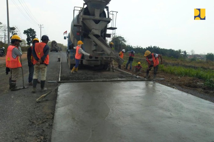 Perbaikan Jalan Rusak di Lampung Perbaikan Jalan Rusak di Lampung