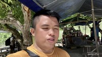 Bersyukur setelah makan dan akan pulang dari Pantai Pink.
