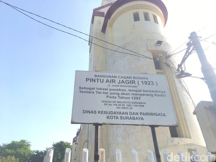 Pintu Air Jagir Surabaya.