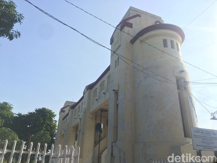 Pintu Air Jagir Surabaya.