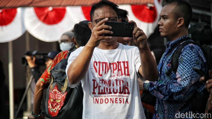 Museum Sumpah Pemuda menggelar upacara peringatan 95 tahun Sumpah Pemuda hari ini. Upacara ini diikuti berbagai komunitas dan pelajar se-Jabodetabek.