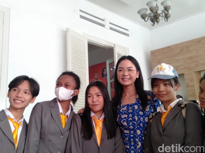 Rania, cicit Muh Yamin hadir dalam upacara Hari Sumpah Pemuda, di Museum Sumpah Pemuda, Sabtu (28/10/2023)