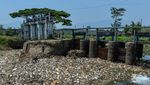 Sampah Menumpuk di Sungai Citarik Bandung