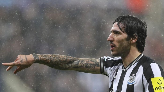 Newcastles Sandro Tonali gestures during the Champions League group F soccer match between Newcastle and Dortmund at St. James Park, in Newcastle, England, Wednesday, Oct. 25, 2023. (AP Photo/Scott Heppell)