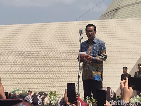 Sapa Aruh Sultan HB X dalam acara Jogja Nyawiji ing Pesta Demokrasi yang digelar di Monumen Jogja Kembali, Sleman, Sabtu (28/10/2023).