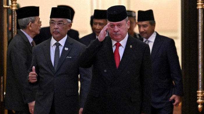 Malaysias King Sultan Abdullah Sultan Ahmad Shah (2nd L) and Sultan Ibrahim Iskandar of Johor (2nd R) walk together after the election for the next Malaysian king at the National Palace in Kuala Lumpur on October 27, 2023. (Photo by MOHD RASFAN / POOL / AFP)