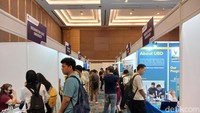 Selain itu, para pengunjung bisa mengunjungi sesi seminar yang digelar. Ada beberapa sesi seminar yang mengupas kemudahan dan keuntungan belajar baik di Amerika Serikat, Irlandia, Belgia, Qatar hingga sesi berbagi para alumni beasoswa dan kampus luar negeri. (Foto: Nograhany WK/detikcom)