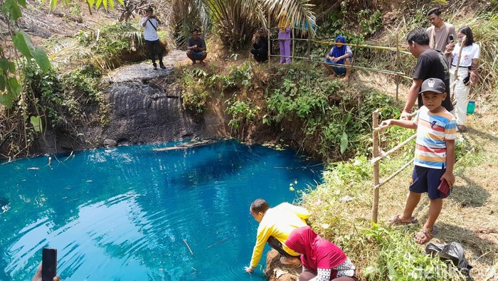 Telaga Biru Bengkulu Tengah.