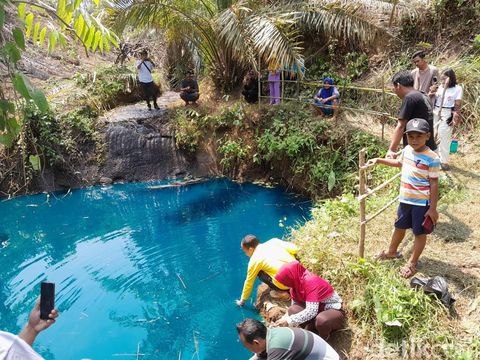 Telaga Biru Bengkulu Tengah.