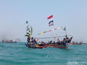 Mengenal Tradisi Nadran, Cara Bersyukur Nelayan Cirebon