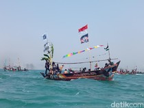 Meriahnya Tradisi Nadran di Cirebon