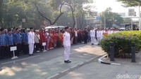 Upacara peringatan Hari Sumpah Pemuda dihadiri oleh berbagai kalangan mulai dari ASN, pelajar, hingga keluarga dari para tokoh Kongres Pemuda. (Foto: Cicin Yulianti/detikEdu)