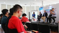 Acara ini diselenggarakan untuk menginspirasi generasi muda yang ingin mengambil peran penting dalam menghadirkan teknologi inklusif bagi Indonesia di masa depan.