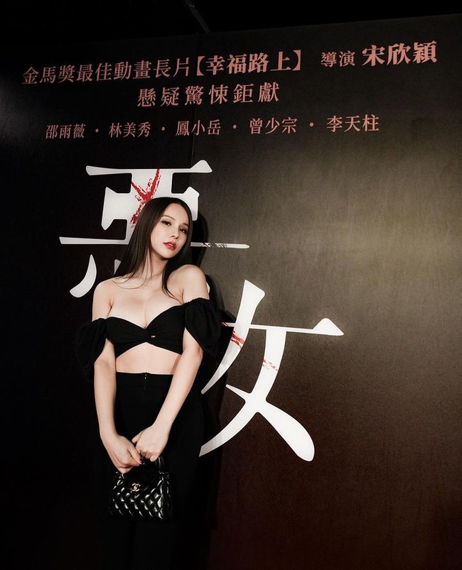 Setelah menjalani operasi dan berbagai tindakan kosmetika, wajahnya jadi semakin feminin. Wajahnya sudah sangat berubah bak beda orang. Foto: Instagram