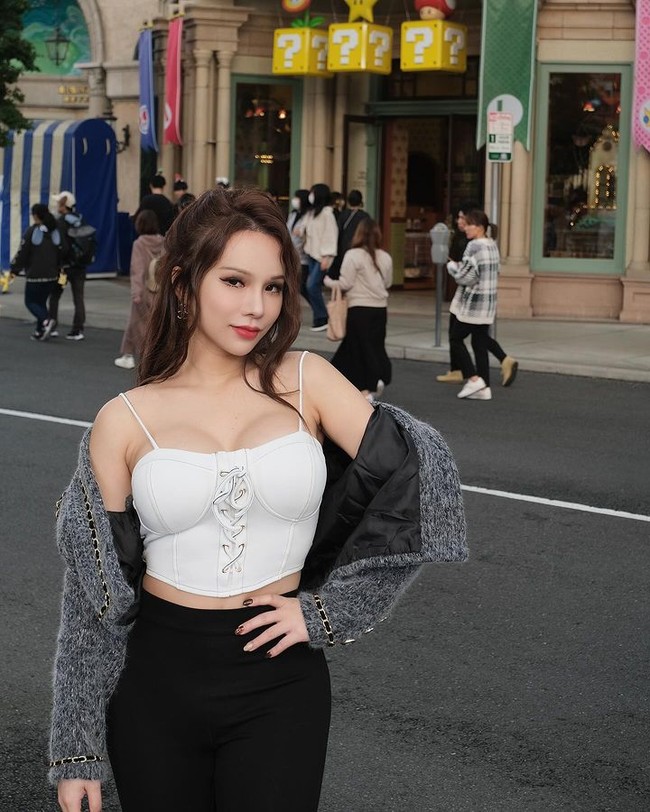 Transgender tersebut melakukan transformasi sebelum mengganti identitasnya dari pria menjadi wanita secara resmi di kartu identitas. Dilaporkan 8days, ia menghabiskan TW$340 ribu atau Rp 169 jutaan untuk operasinya. Foto: Instagram