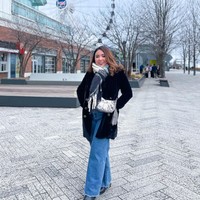 Angelica juga gemar membagikan foto-fotonya kala travelling ke luar negri. Seperti dalam foto yang satu ini, gayanya tak kalah stylish dan menawan bukan? Foto: Instagram/@angelicamanopo